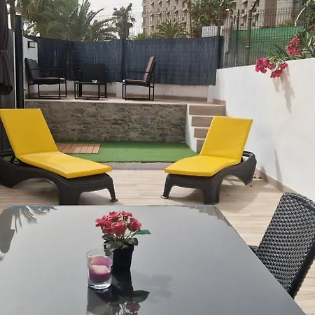 Sunny Large Terrace In Center Of Americas