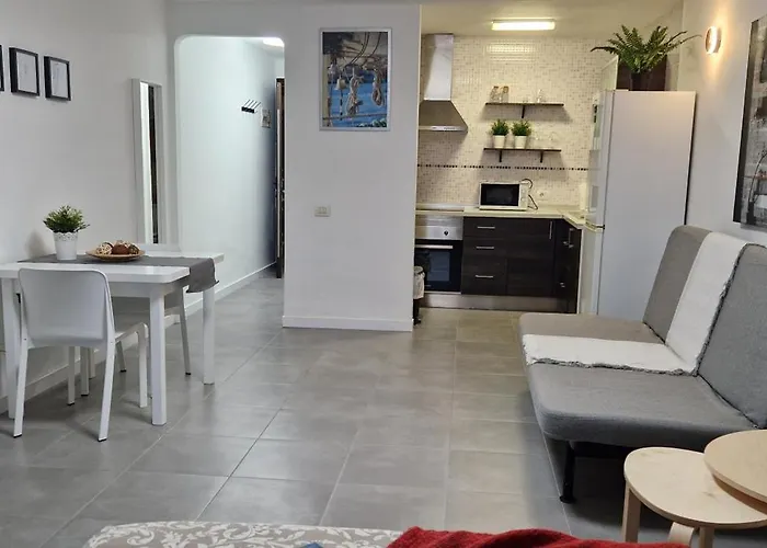 Sunny Large Terrace In Center Of Americas Nyaraló *