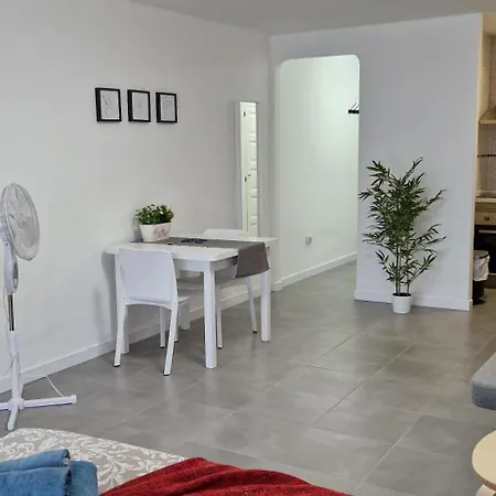 펜션 Sunny Large Terrace In Center Of Americas 플라야데라스아메리카스