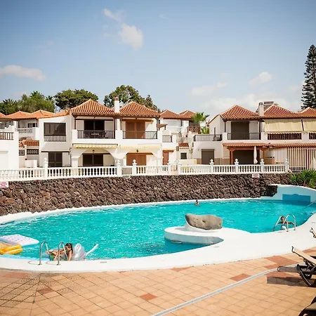 Sunny Large Terrace In Center Of Americas *