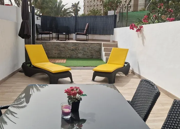 Sunny Large Terrace In Center Of Americas