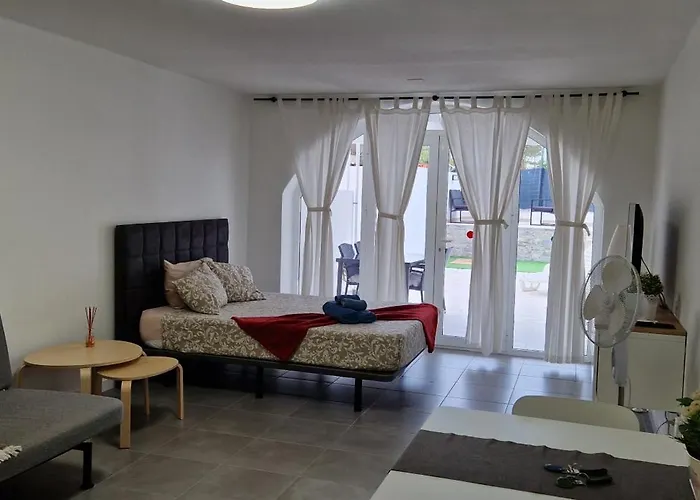 Sunny Large Terrace In Center Of Americas